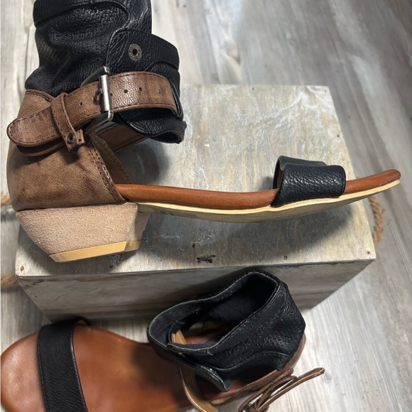 Serene Island  Peach line boho style shoes see last pic for flaws Size 6 - Picture 3 of 5